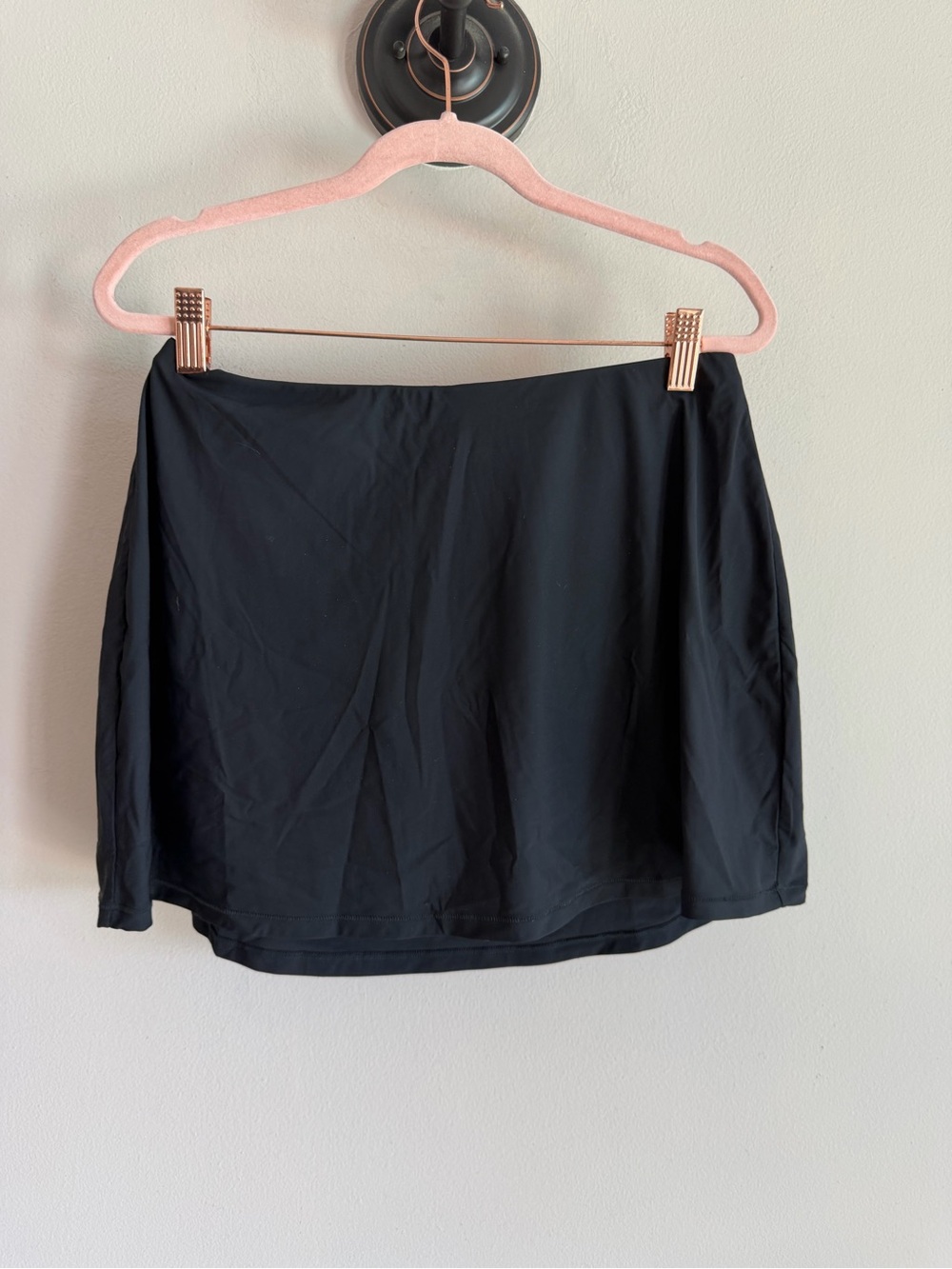 NWT SKIMS Cling Matte Skort Obsidian (Black) Size Medium